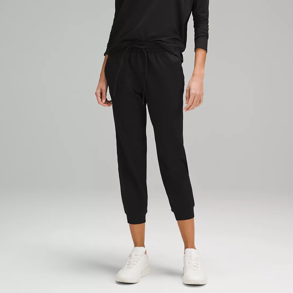 Lululemon Soft Jersey Classic Fit Mid-Rise Cropped Jogger